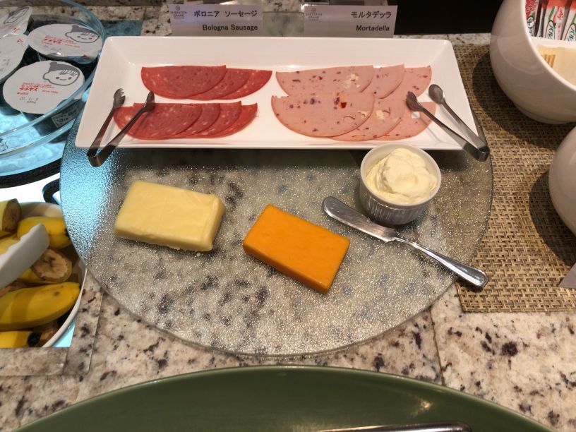 シェラトン広島ラウンジ朝食のウインナー・ハム