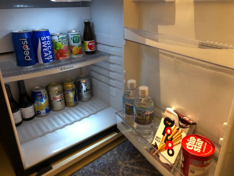 冷蔵庫と中のドリンク