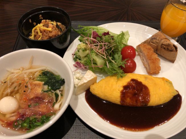 パーゴラで食べた名古屋朝食